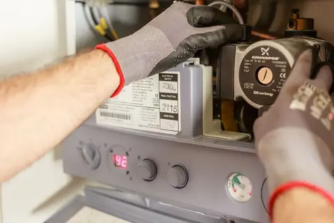 Revize plynového kotle: jak často, kdo ji smí udělat a kolik stojí